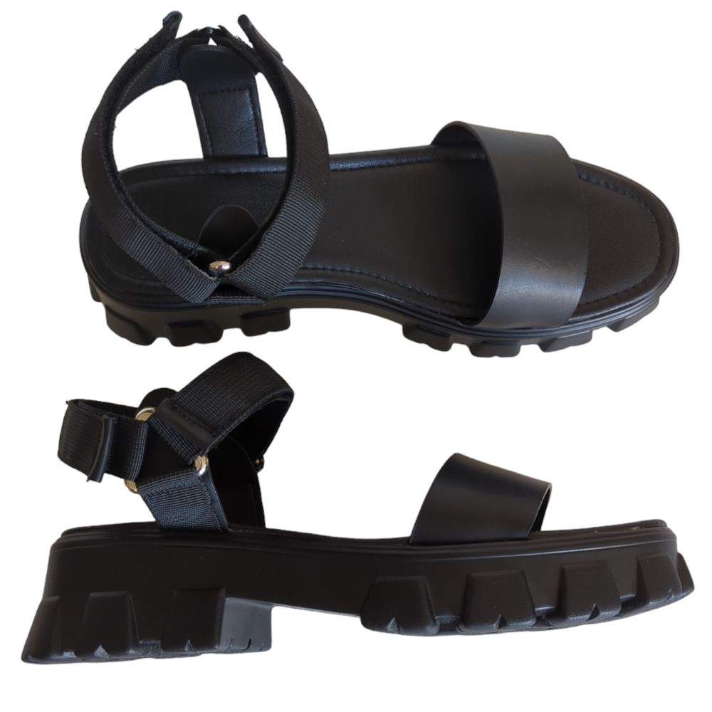 NWOT JF Riley Platform Chunky Ankle Strap Sandals 10 Black